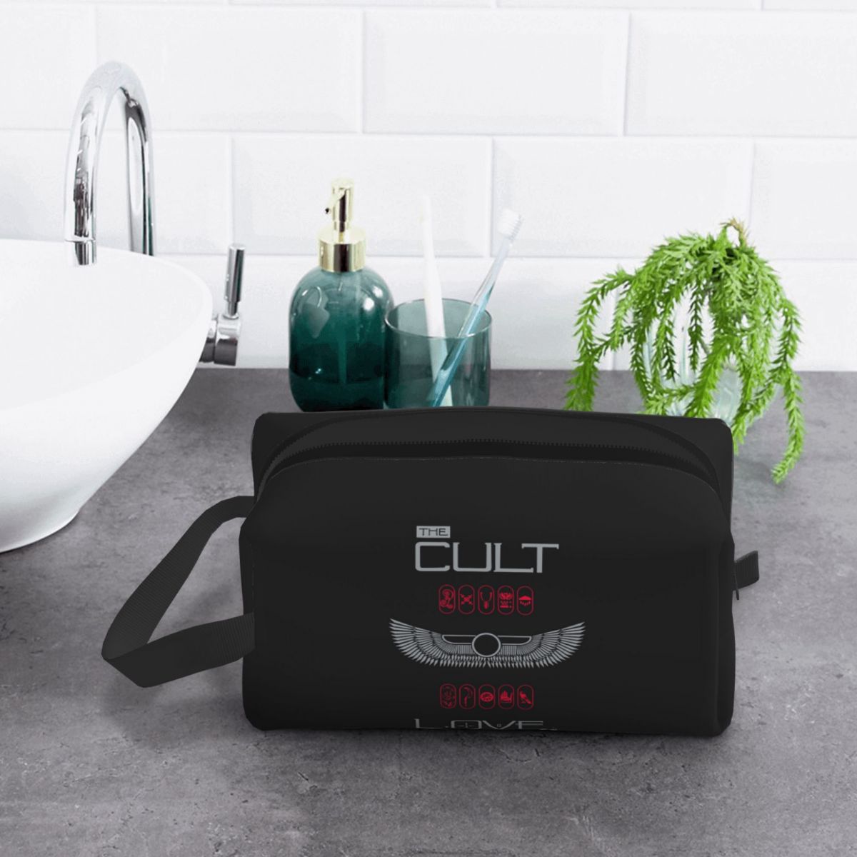 The Cult Love Makeup Bag Cosme - огляд і ціна Beauty Love Makeup