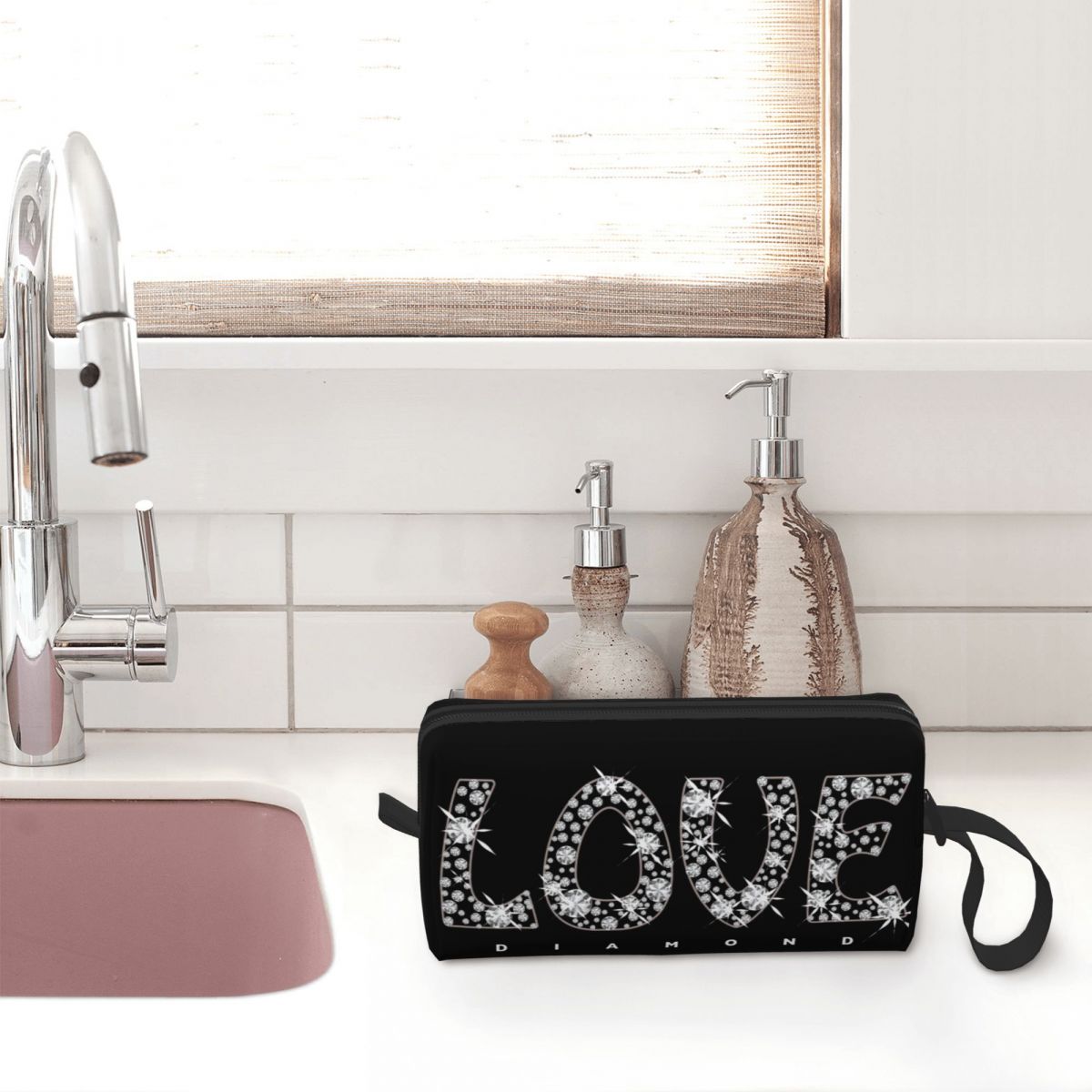 Custom Love Diamond Toiletry B - огляд і ціна Beauty Love Makeup
